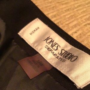 Fully lined perfect zip back black skirt